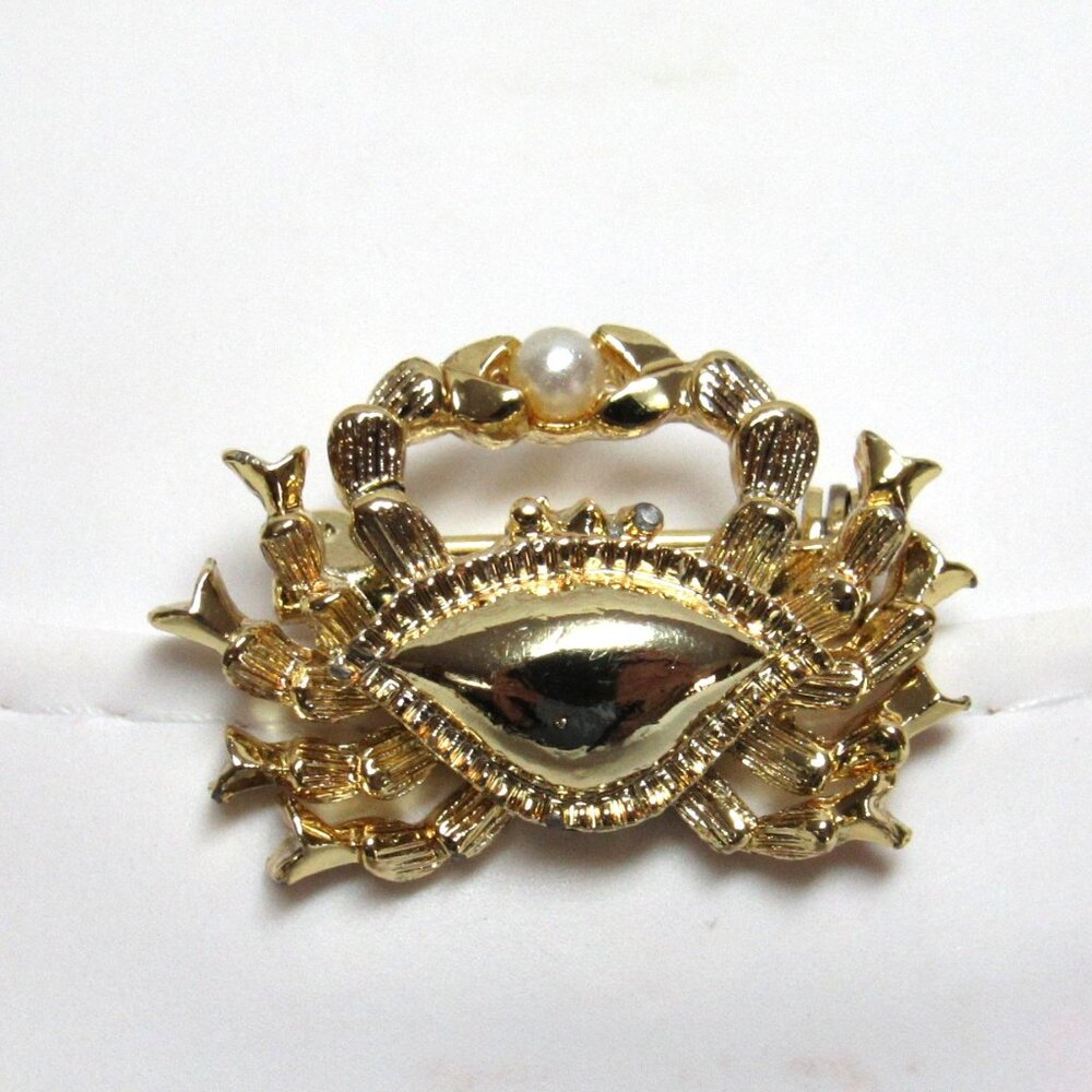 Vintage Gold Tone CRAB Pin Brooch Faux Pearl Coastal Sea Design Cancer Sign
